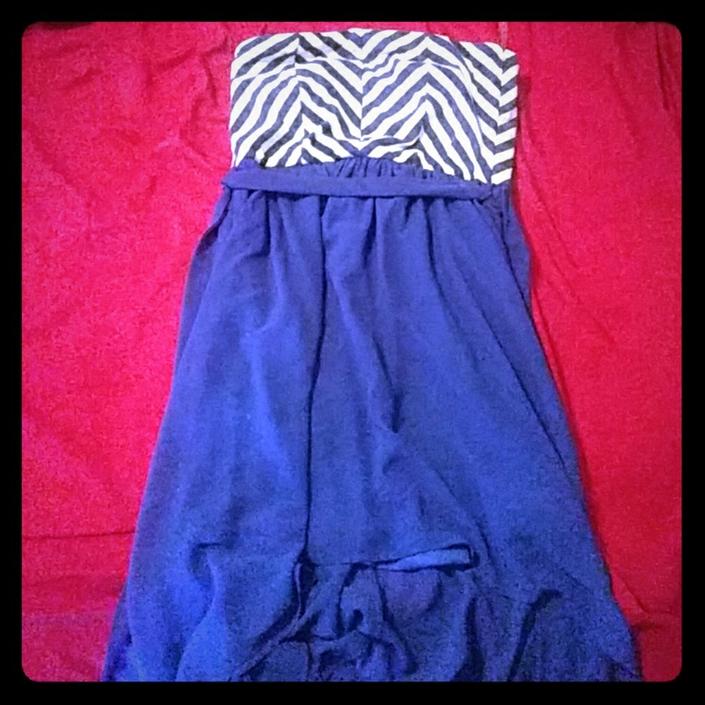 Adorable strapless dress